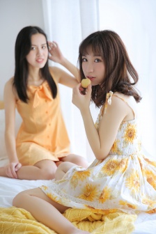 公交车上男子用下体狂戳女子腿部